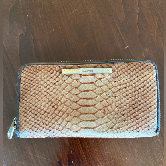Brahman ladies preowned Cordelia wallet good condition 4 1/2 x 8” - Picture 2 of 14
